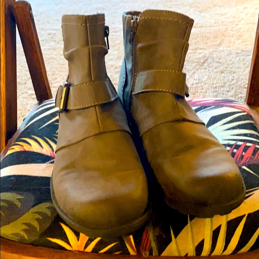 Earth Origins Booties Size 10